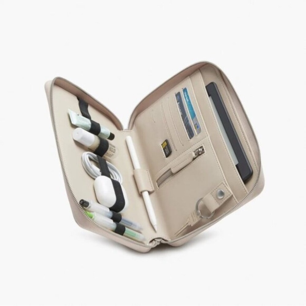BNWT PRICE FIRM Monos Metro Folio Kit - Ivory